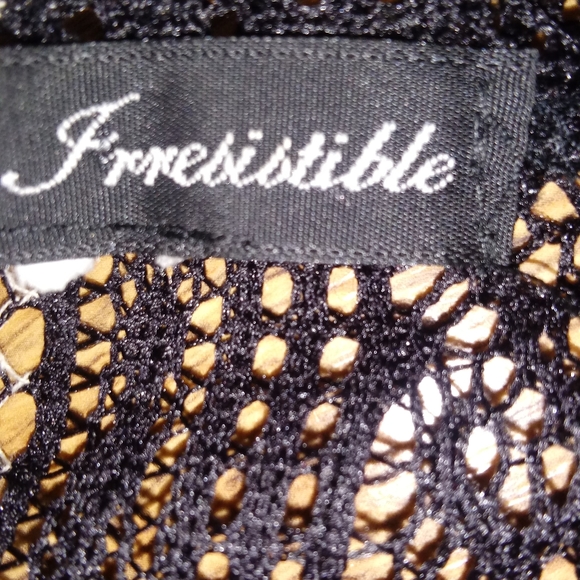 "Irresistible" asymmetrical style - Picture 3 of 6